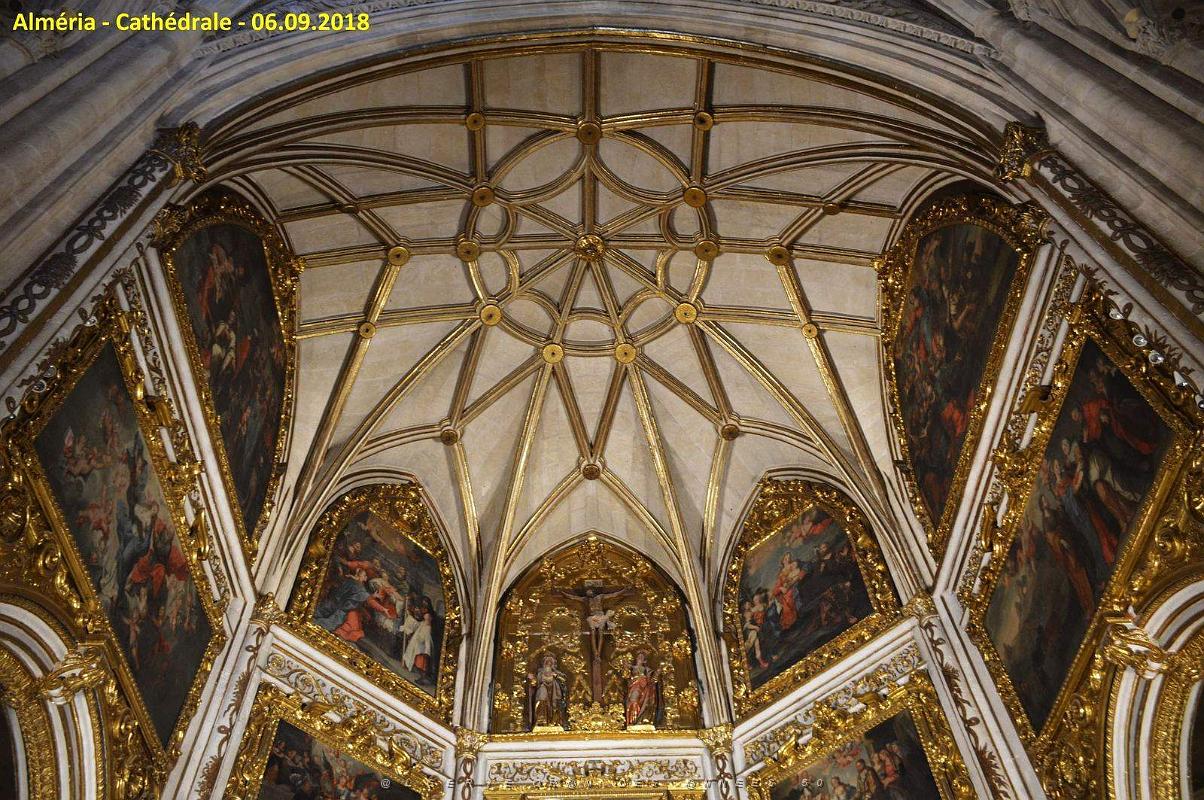 28 LA CATHEDRALE ET LE FORTERESSE DE L INCARNATION (47).JPG